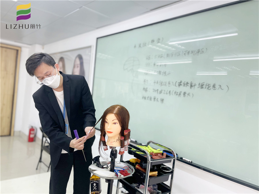 水波纹烫发实操，南宁美发职业培训