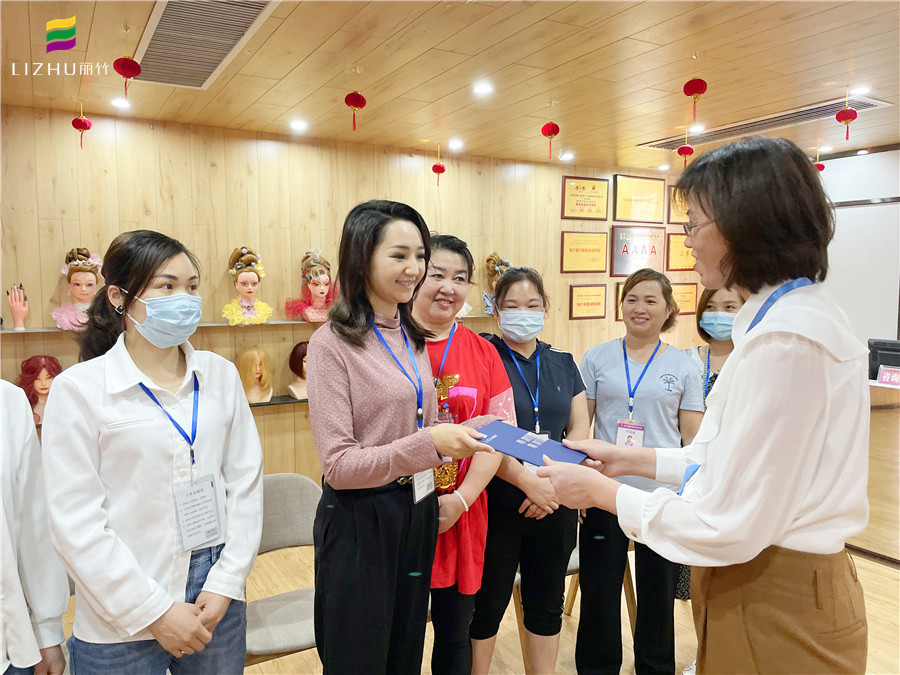 广西美发培训学校毕业：祝大家都能成为受欢迎的美发师