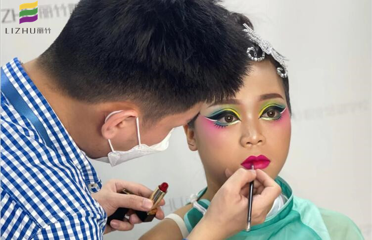 舞台妆的特点，广西彩妆培训机构分享
