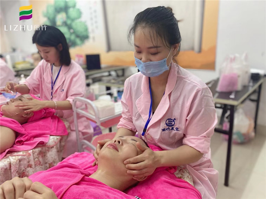面部皮肤护理要学什么？广西美容学校十大名校为你介绍