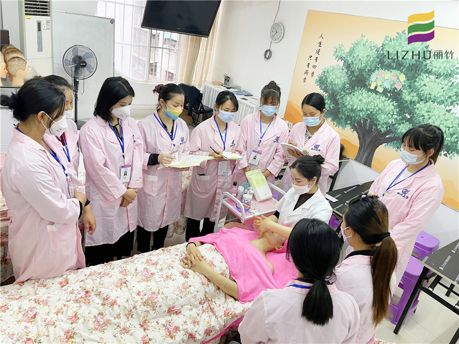 面部九大重要穴位，南宁基础美容培训教你找