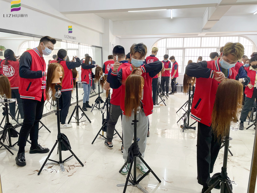 美发项目综合练习实况，广西美发实操练习