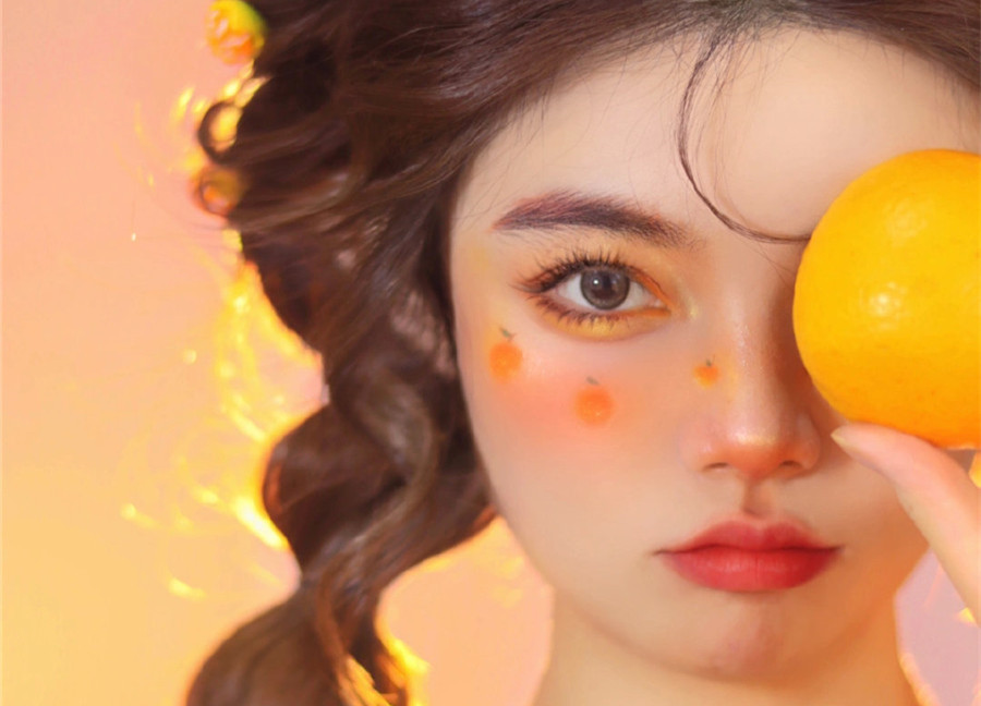 夏日元气橘彩绘创意妆容，广西化妆学校排行榜前三名分享