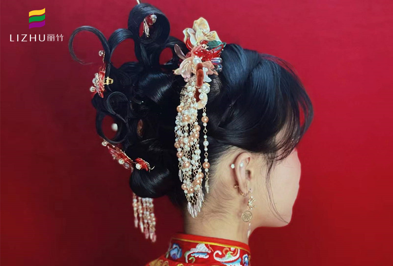 中式秀禾发型图片，广西学习化妆盘发教程