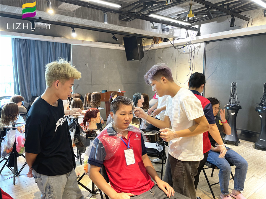 美发新手烫染技巧，广西烫染培训课程