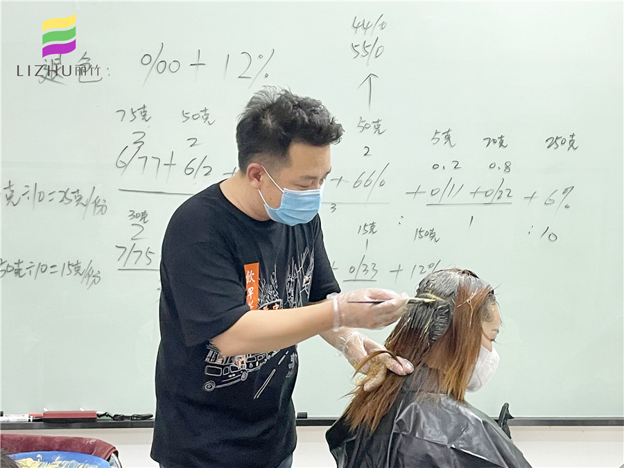自己染发的技巧，广西专业染发培训学校教你