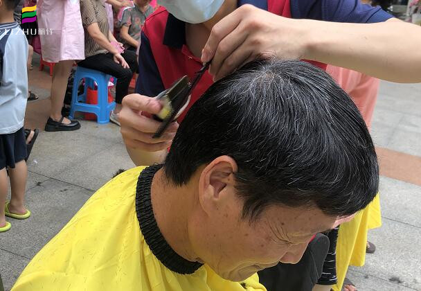 广西美发理发学校：男士鬓角修剪的技巧