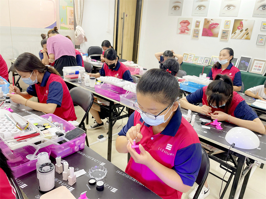 广西哪里可以学美甲?欢迎到丽竹美甲学校