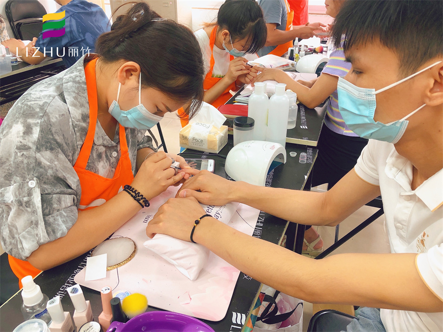 美甲修手有什么项目？南宁市美甲学校教程