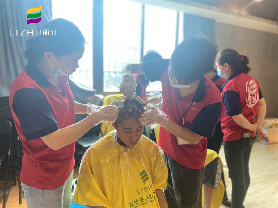 烫发之后多久染发比较好？南宁烫染技师班和你说