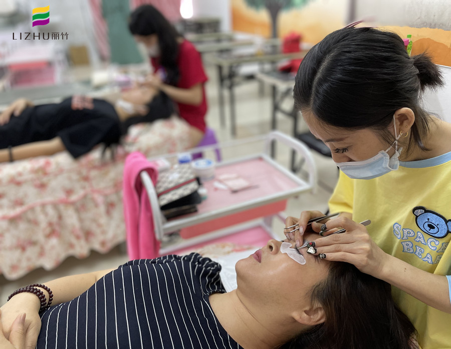 广西美甲美睫培训学校课程圆满结束