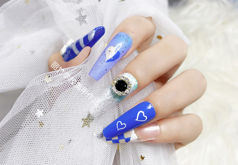 爱心深蓝色西美甲，上手显白又好看