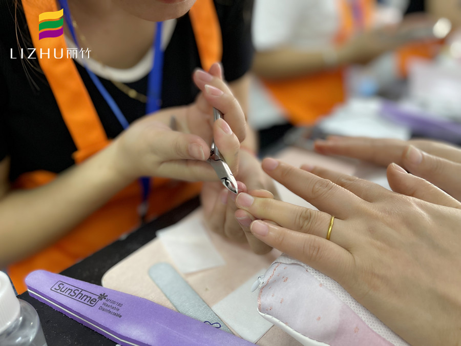 指甲剪太短疼怎么办？广西美甲正规学校告诉你