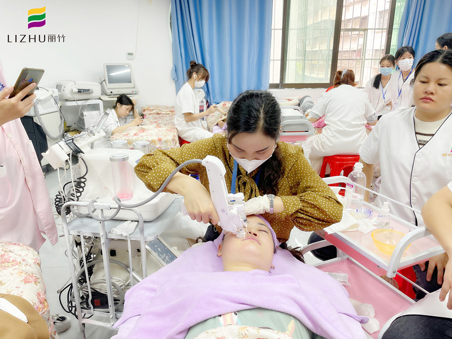 美容院该如何选择美容仪器？广西美容仪器培训班教你
