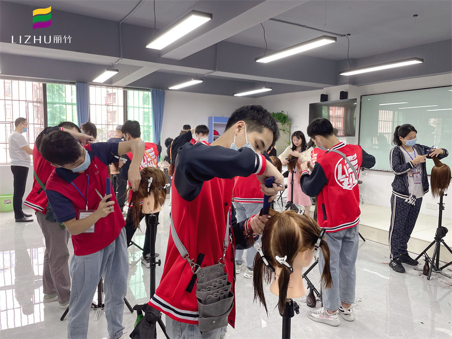 广西专业剪发学校：女士剪发经典款式课程