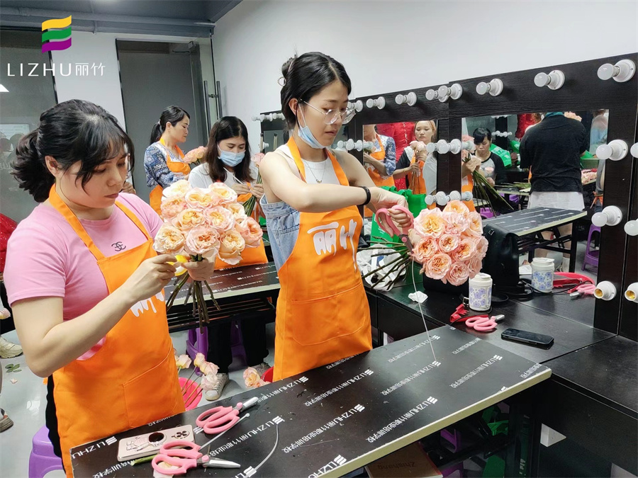 南宁花艺插花培训学校浪漫开班