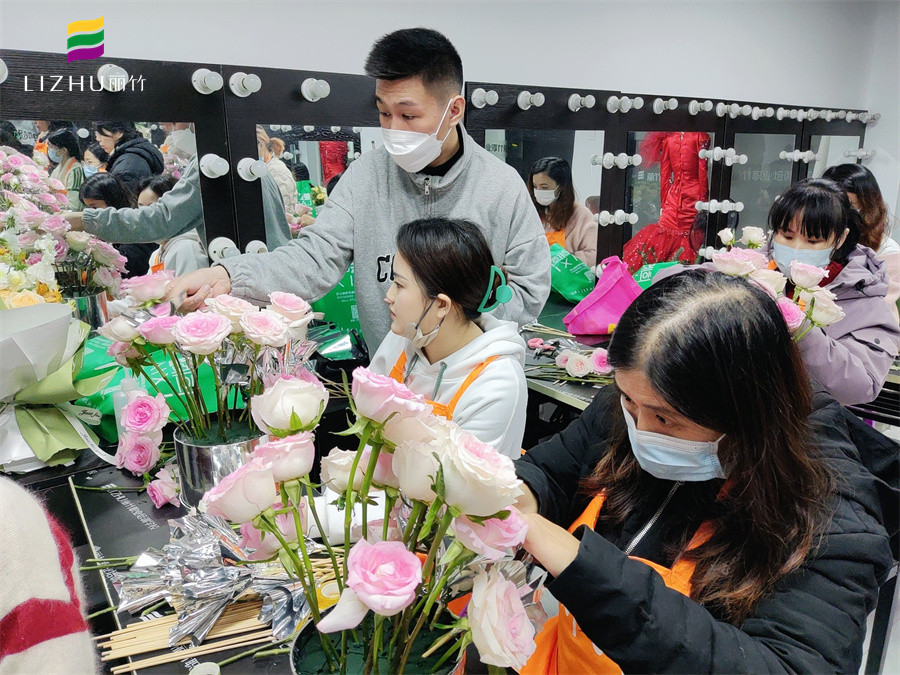 抱抱桶花束教程-广西花艺培训学校练习