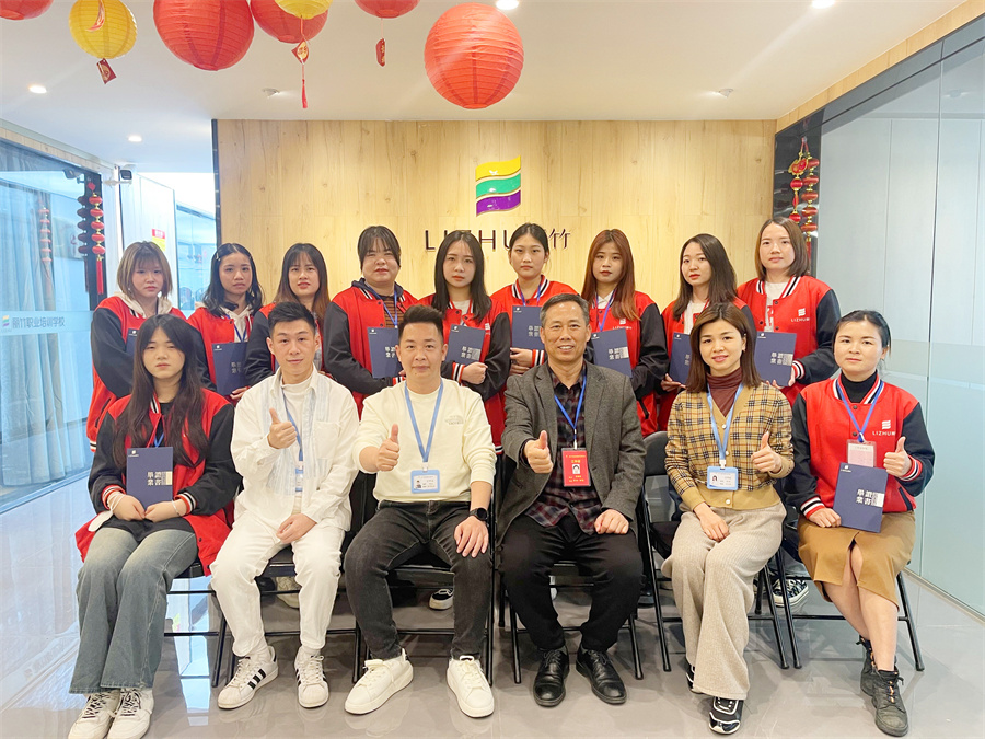 毕业啦~祝贺丽竹化妆造型培训班的学员们