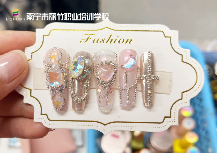 堆钻美甲，零基础学美甲在南宁