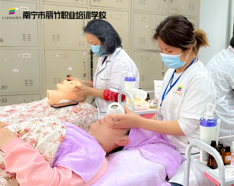 广西学面部美容：面部桃花灸的好处