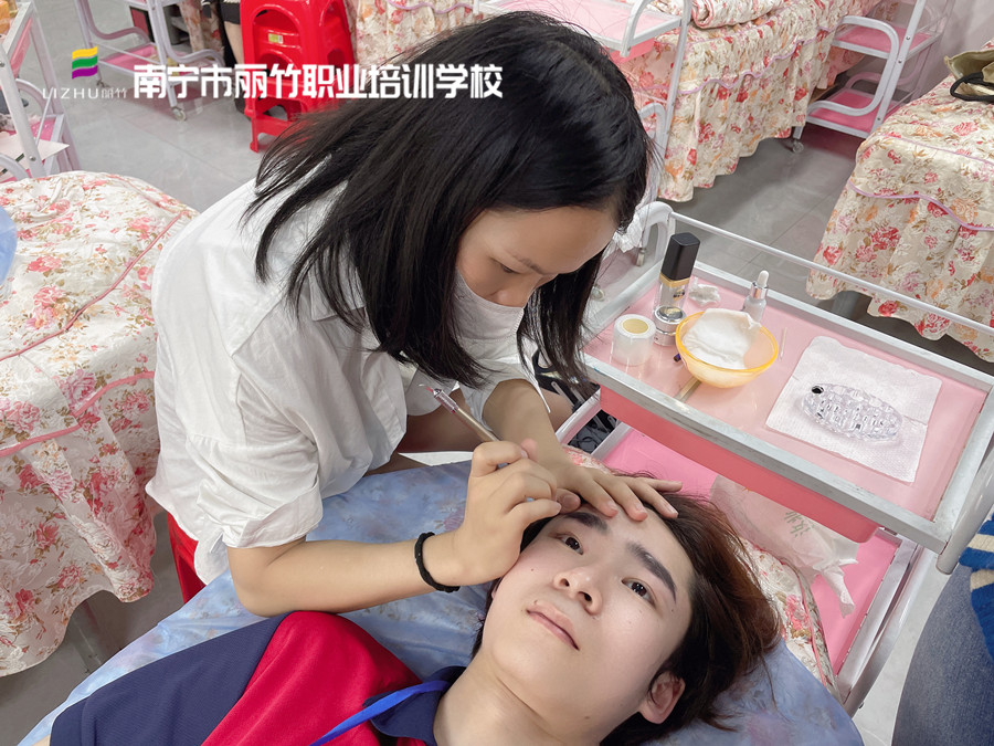 纹眉不上色的原因，广西纹眉造型培训课程讲解