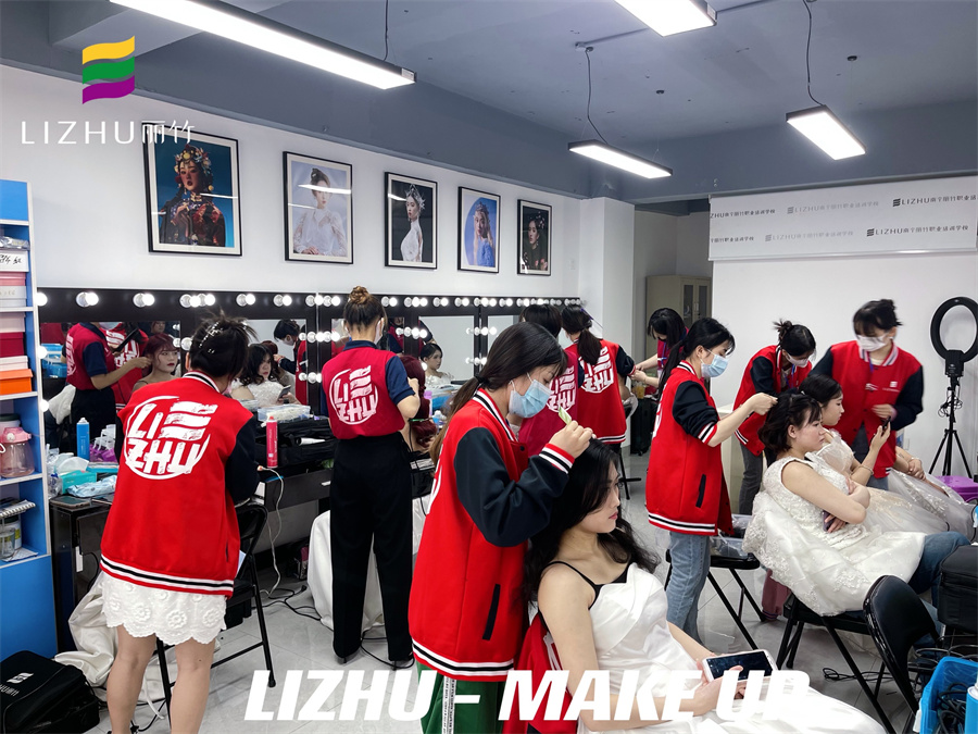 韩式新娘实训课堂，_南宁新娘彩妆造型学校实操