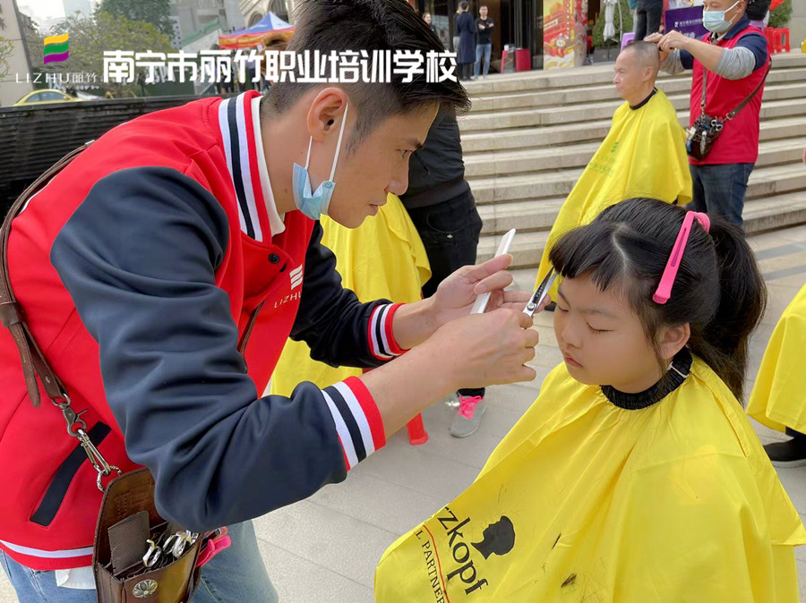 发分叉怎么保养?南宁美发养发护理头发教程