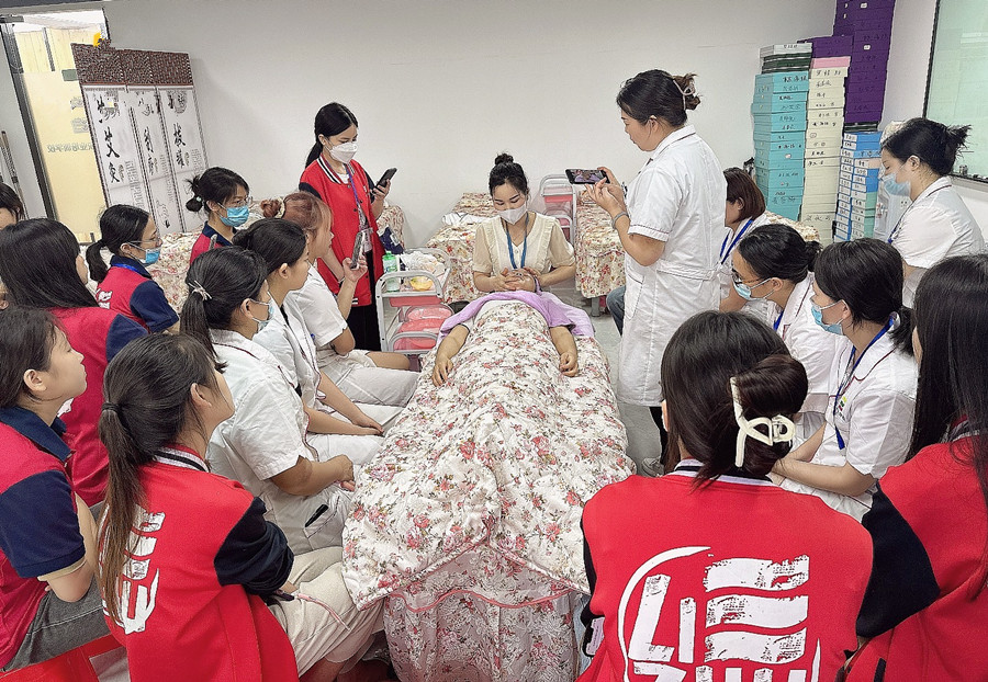 夏季面部如何紧急补水？广西学面部护肤教学