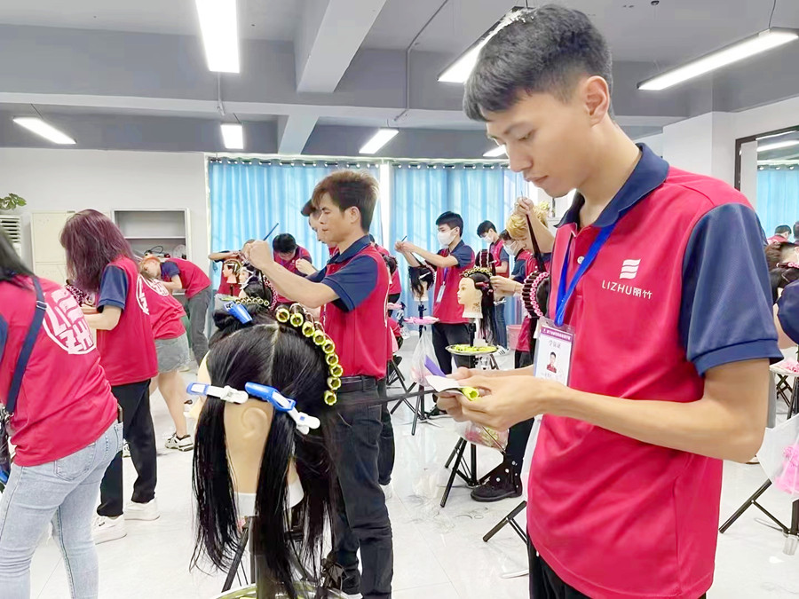 烫发技术考核 | 南宁烫发造型培训学校全员通过