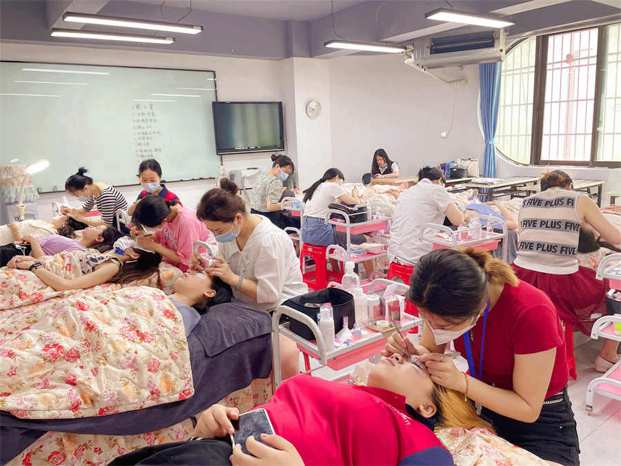 圆满结束！丽竹美睫时尚款式造型班