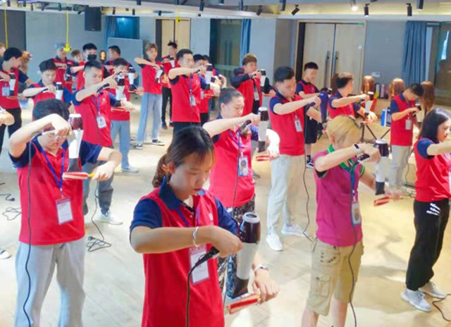 美发养发护理：如何使用吹风筒吹头发？