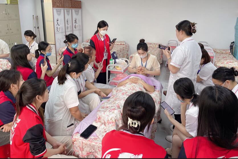 南宁美容护肤教学：美容面部清洁手法