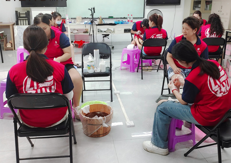 足部护理如何操作？南宁美甲学校排名课程