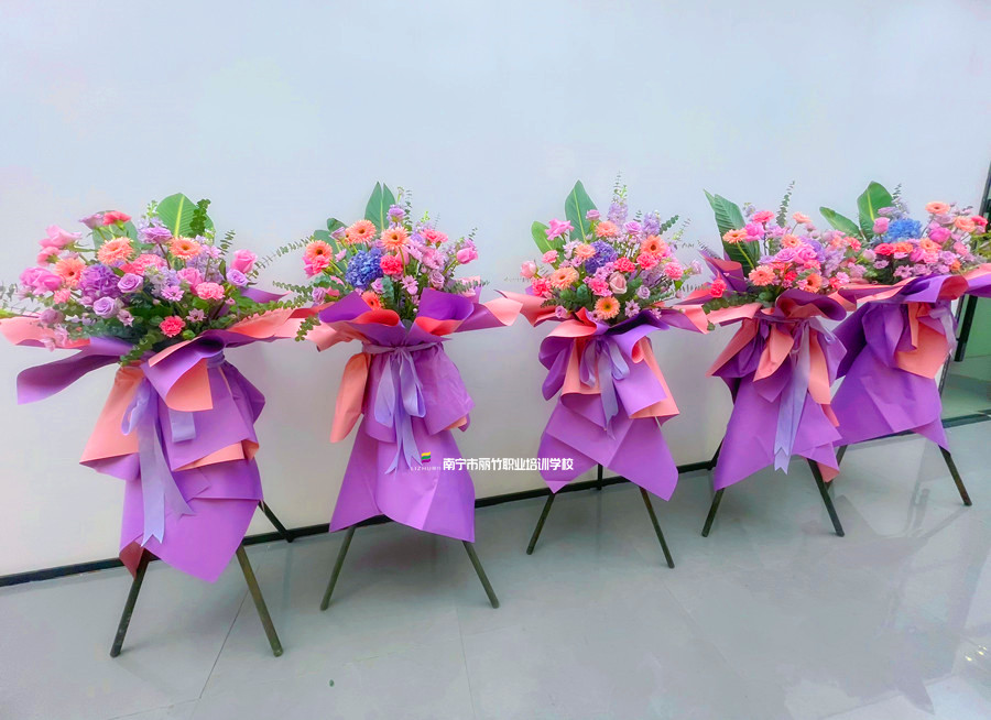南宁花艺是培训作品：网红开业花篮