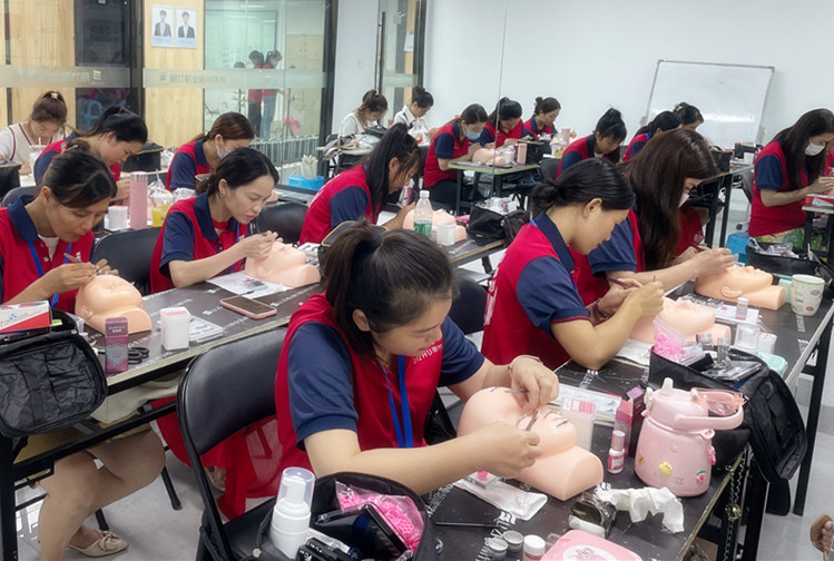 广西南宁美睫培训 | 广西美睫学校哪家好？