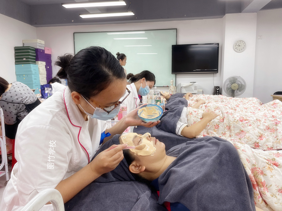 纹眉后可以敷面膜吗？广西纹绣师解释给你听
