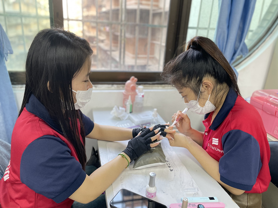 如何洗掉指甲油的办法，广西美甲进修课程