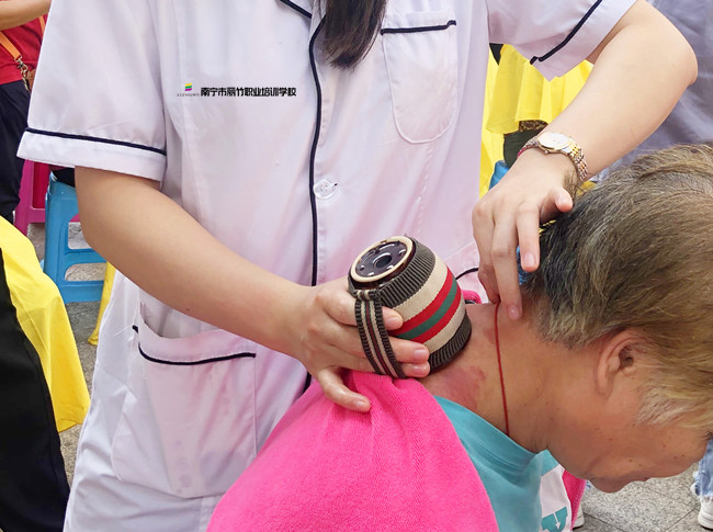 冬季艾灸为什么好？南宁美甲造型培训（丽竹美甲培训学校）课程介绍：