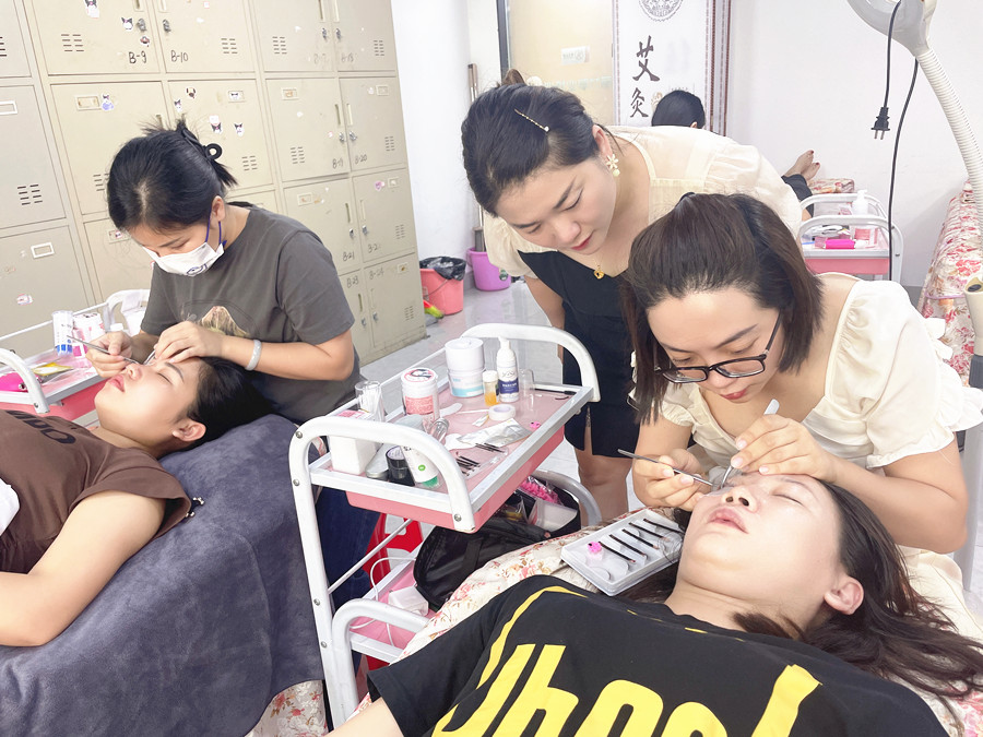 南宁美睫造型学校：适合学习美睫的人群