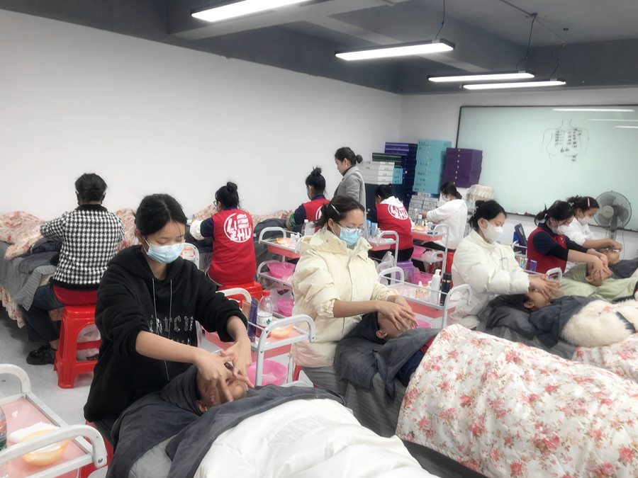实操考前模拟 | 南宁美容师学校12月美容师证