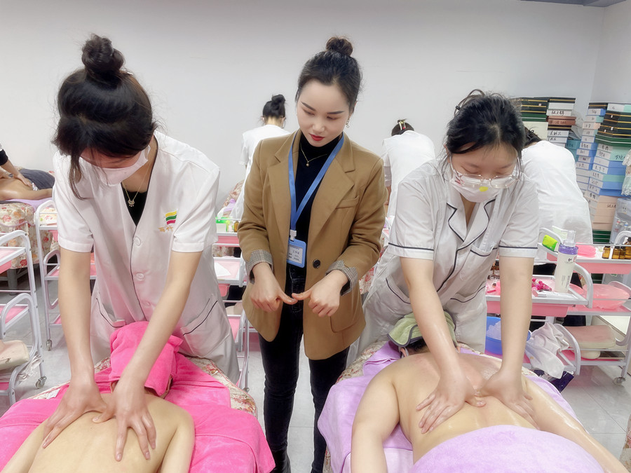 广西美容技师学校阶段升班考核