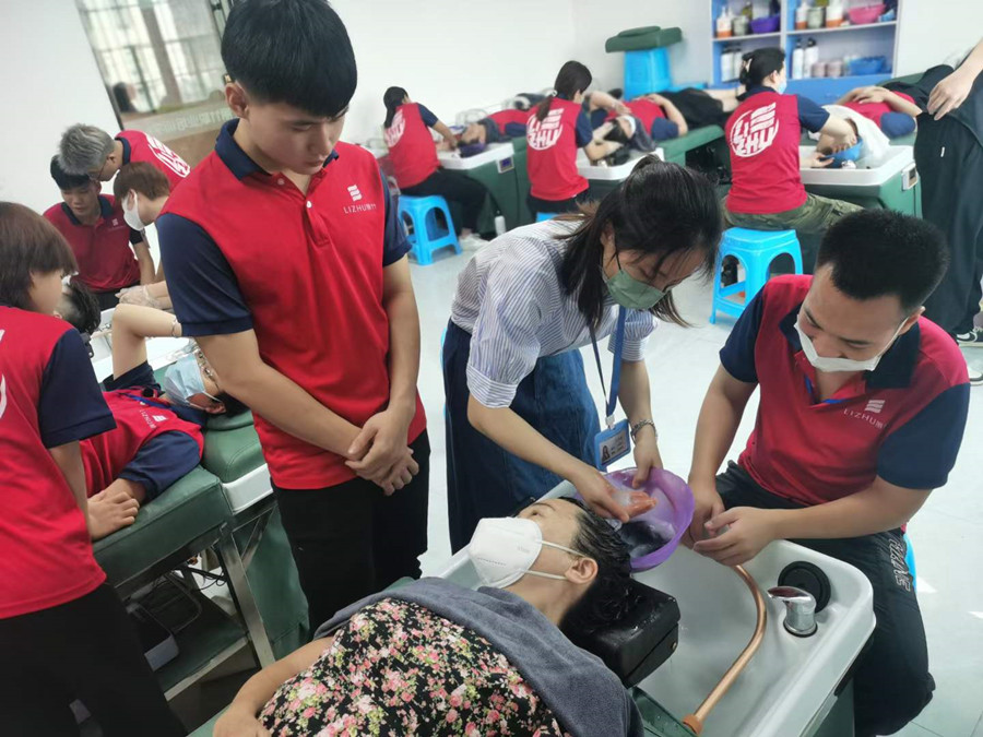 头发奶疗护理的好处，南宁美发护发培训讲解