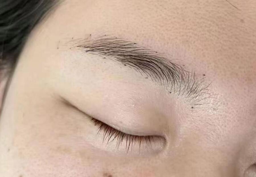 纹眉操作过程技巧，南宁纹绣学校排名总结分享