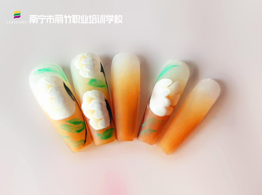 春日彩绘美甲，南宁美甲短期培训作品