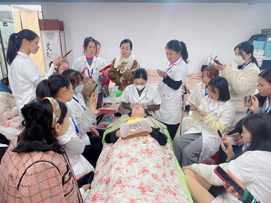 油性皮肤怎么改善？广西美容皮肤管理学校教学
