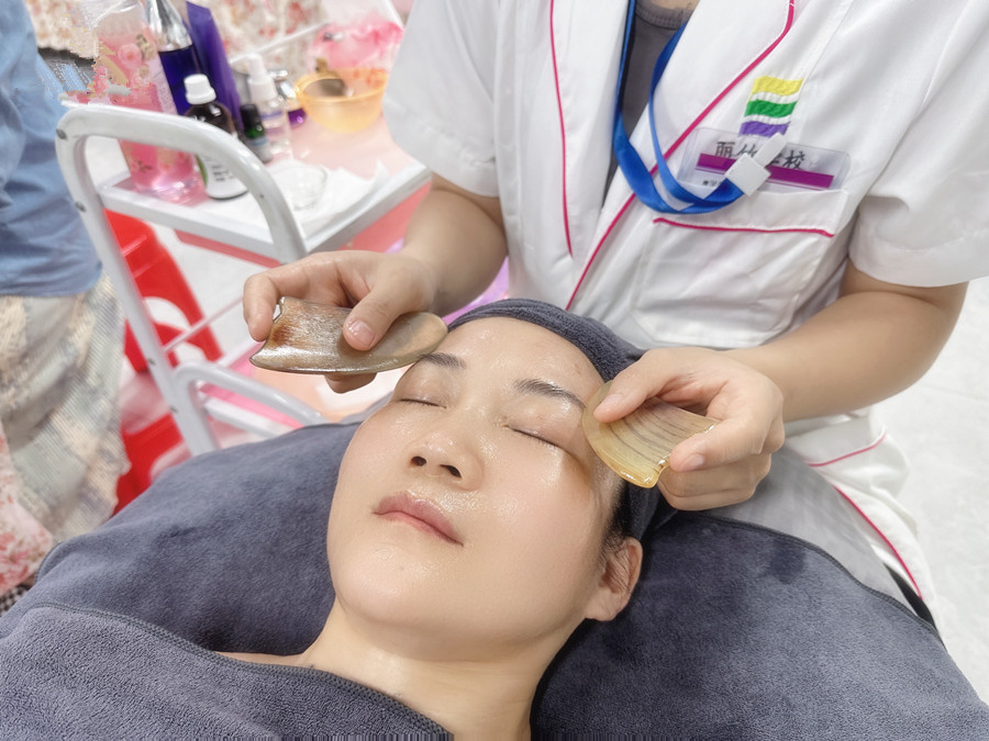 广西美容护肤管理：面部美容课堂花絮