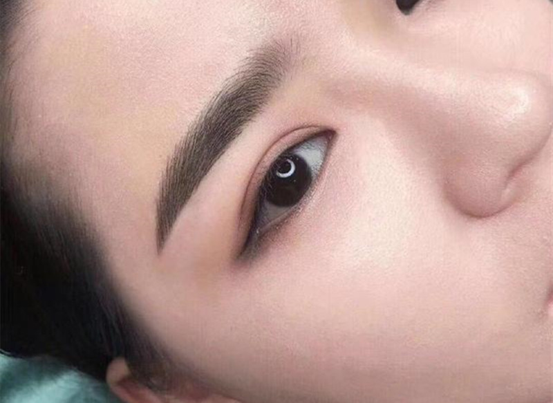 丝雾眉的特点，广西眉眼唇技术学校教学