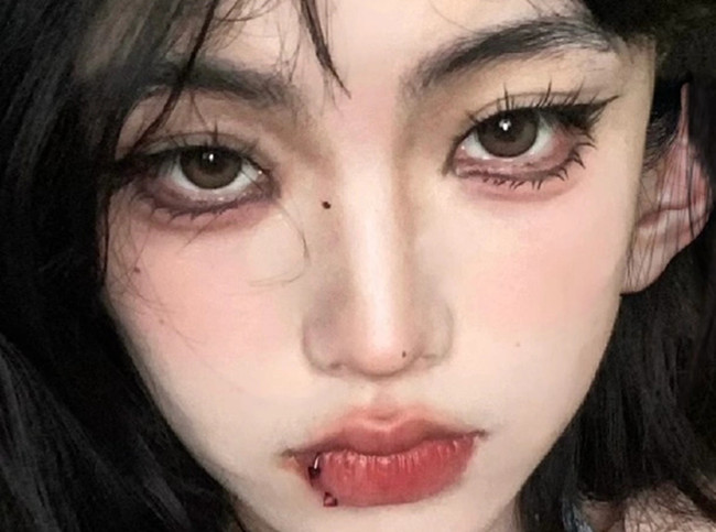 超A的亚裔混血辣妹眼妆教程，广西网红造型培训