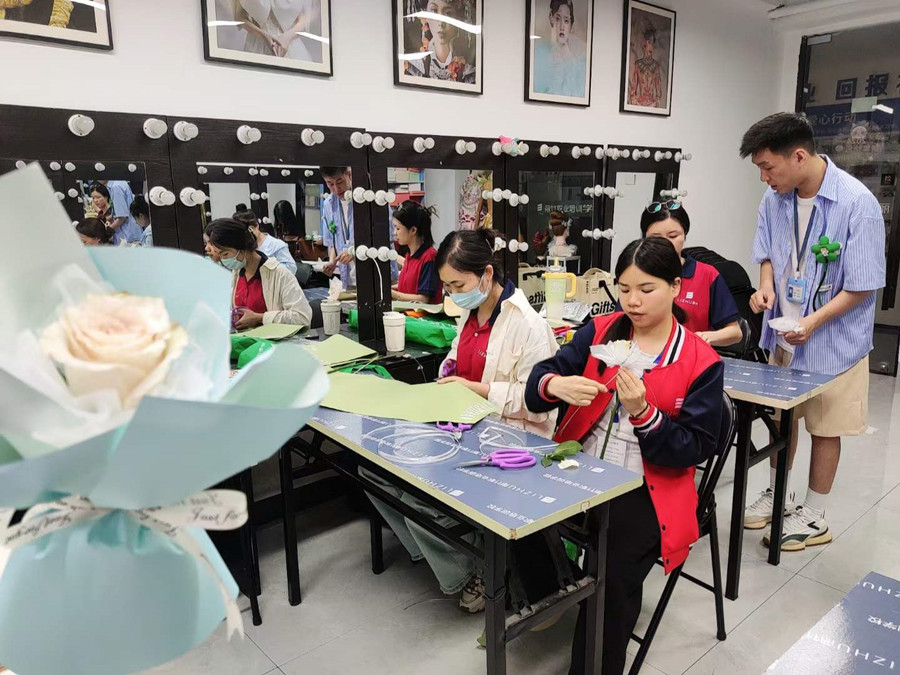 南宁花艺师培训学校5月6日开班啦