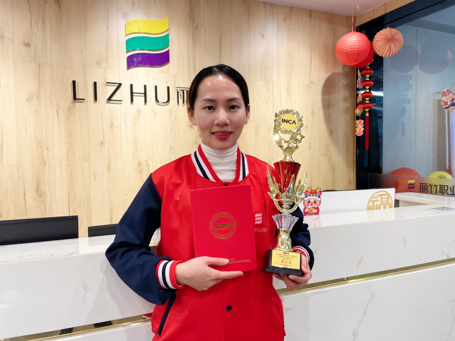 《上春山》 | 广西美甲造型培训学员彩绘作品